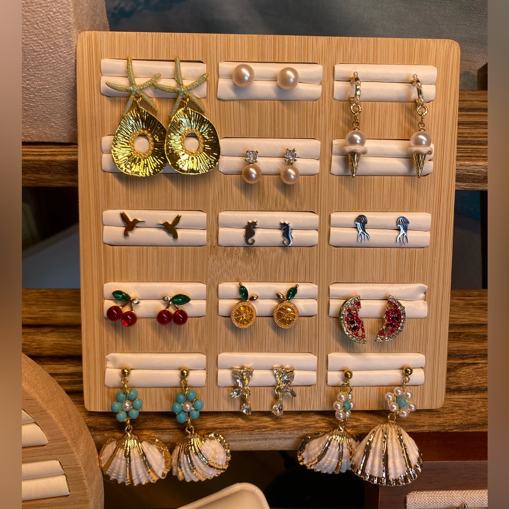 M189 Level One Earrings Tray 18$
